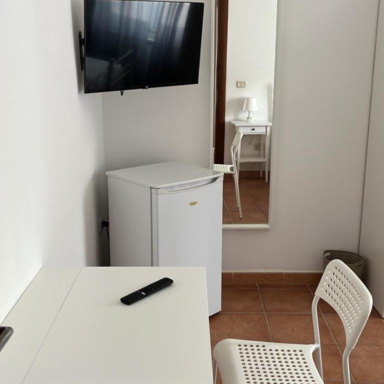 Raggio di sole apartments - 2 Communicating Double Rooms with Private External Bathroom - 2