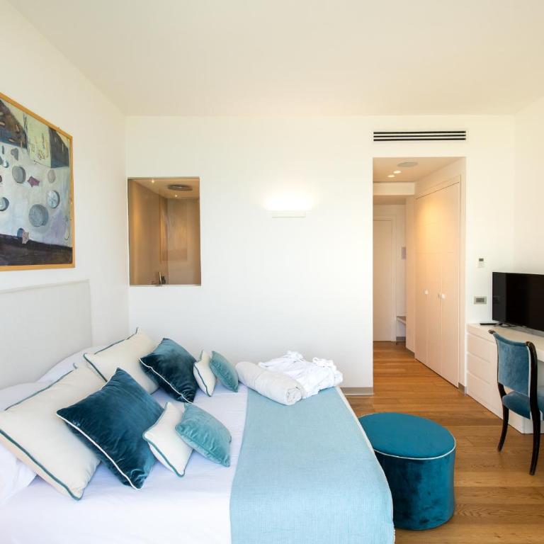 Unìco Boutique Hotel d'Arte - Habitación Doble Deluxe con balcón - 4
