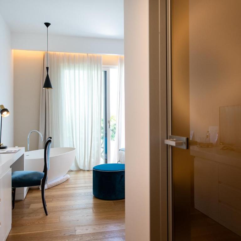 Unìco Boutique Hotel d'Arte - Habitación Doble Deluxe con balcón - 5