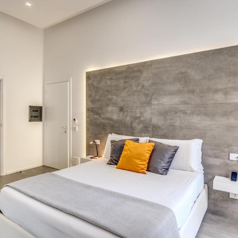 Gallery Suite Naples - Queen Suite with Spa Bath - 15