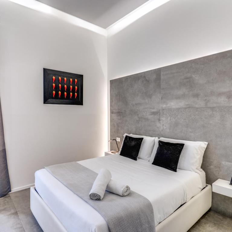 Gallery Suite Naples - Double Room with Balcony - 8