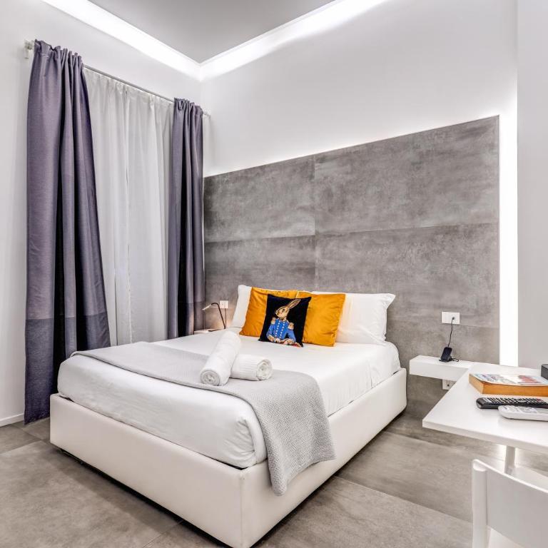 Gallery Suite Naples - Suite with Hot Tub - 9