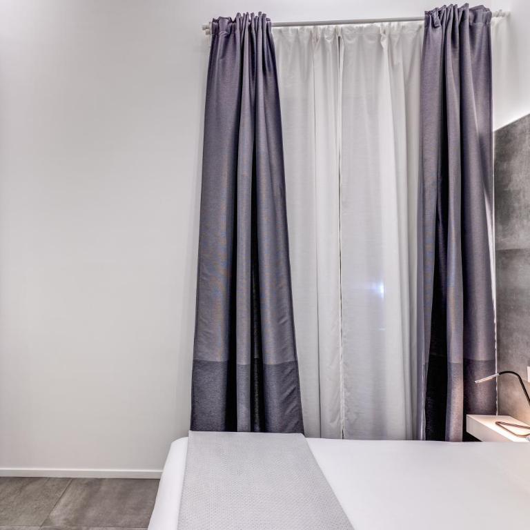 Gallery Suite Naples - Suite with Hot Tub - 13