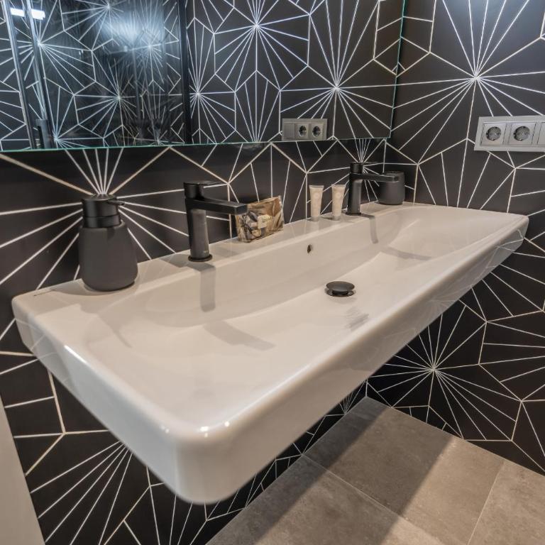 Trajano Estudios by Ĥ - Apartamento Estudio - 24