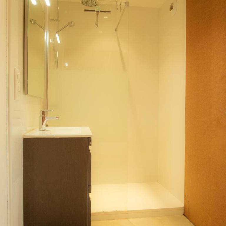 Magnifique appartement de type loft en front de mer avec vue, parking et WiFi - Appartement 1 Chambre - 18