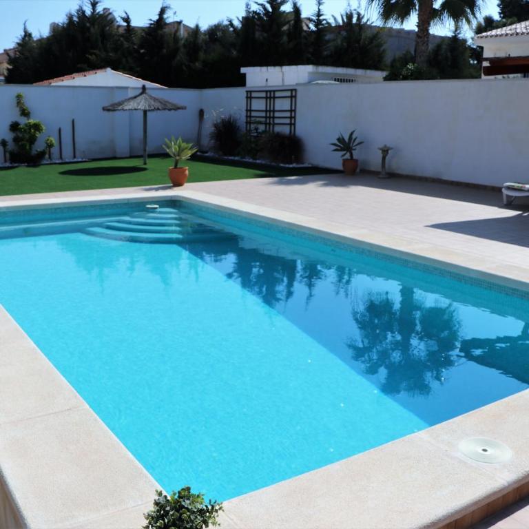 CHALET CON PISCINA PRIVADA - Casa de 3 dormitorios - 24