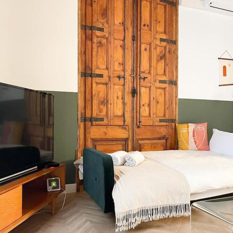 Spacious apartment in the Gothic - Three-Bedroom Apartment - 8