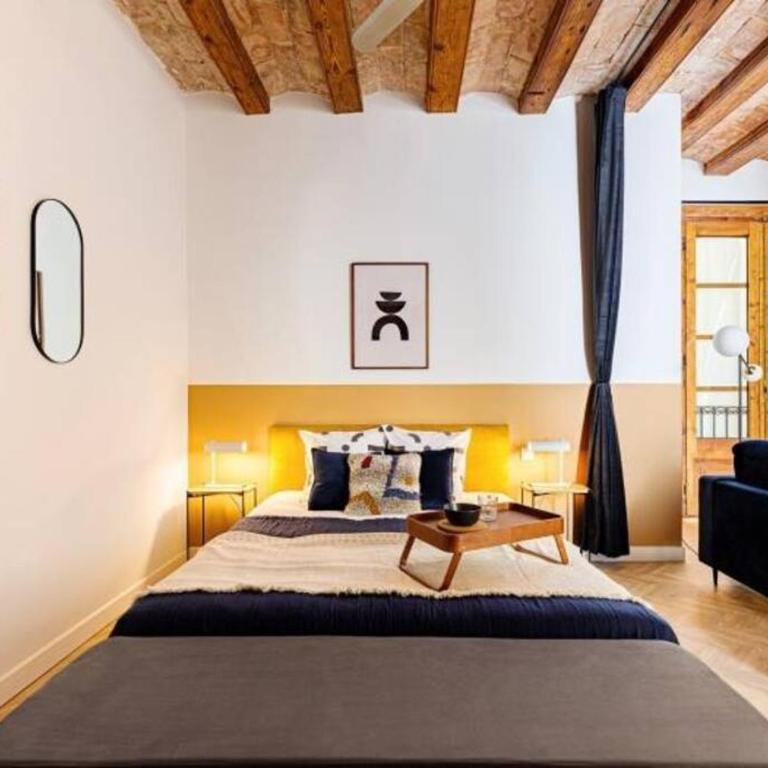 Spacious apartment in the Gothic - Three-Bedroom Apartment - 20