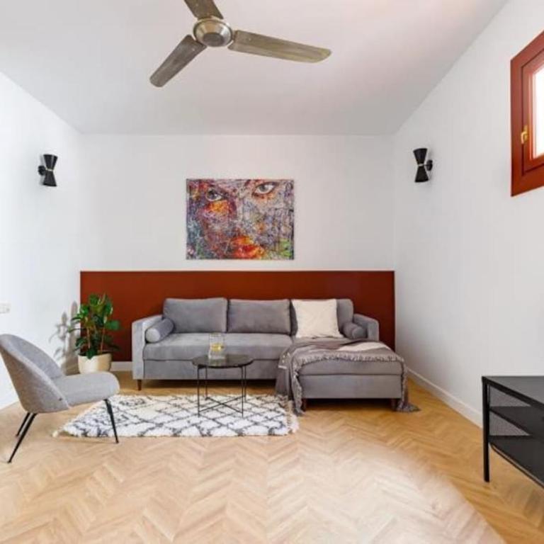 Spacious apartment in the Gothic - Three-Bedroom Apartment - 27