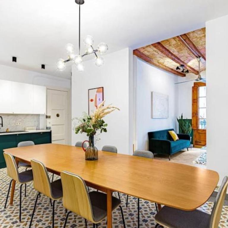Spacious apartment in the Gothic - Three-Bedroom Apartment - 31