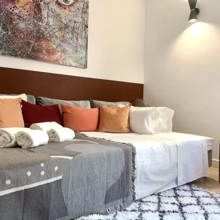 Spacious apartment in the Gothic - Three-Bedroom Apartment - 36
