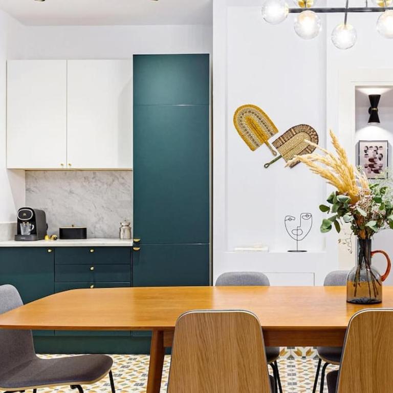 Spacious apartment in the Gothic - Three-Bedroom Apartment - 39