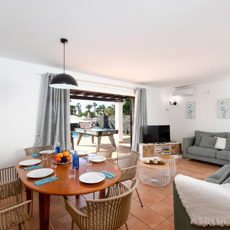 Villa Papagayo by Villa Plus - Villa - 4