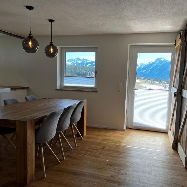 Haus Bergfeld with the view over Dachstein - Three-Bedroom Apartment - 17