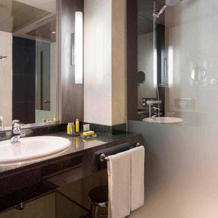 Madrid Marriott Auditorium Hotel & Conference Center - Habitación Executive con cama extragrande, acceso al salón y aparcamiento incluido - 5