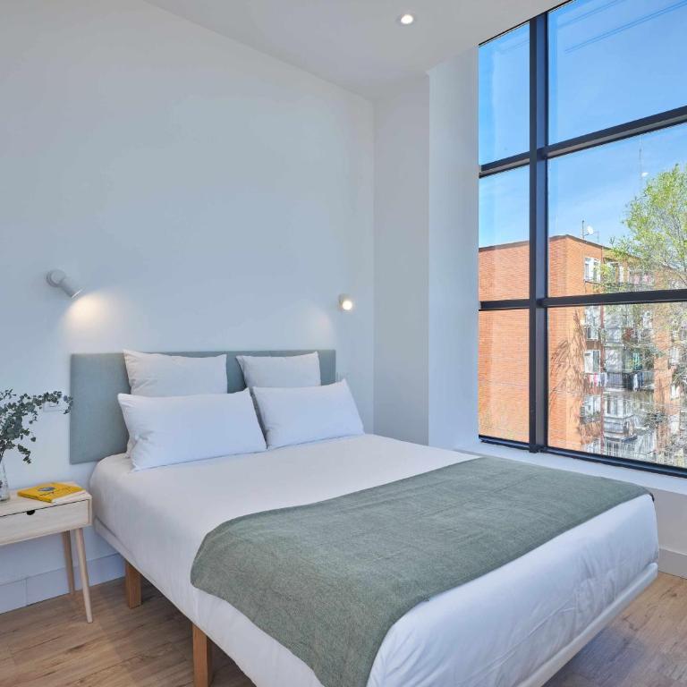 Paseo Suites Hotel - Suite with City View - 8