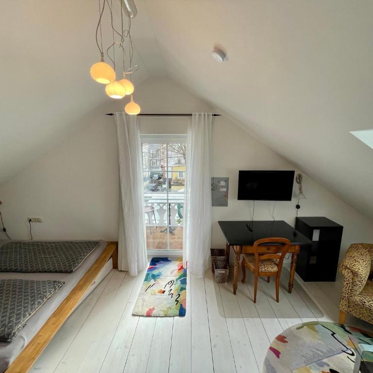Zentrale Idylle mit Gemeinschaftsbad - Habitación Doble con balcón - 9