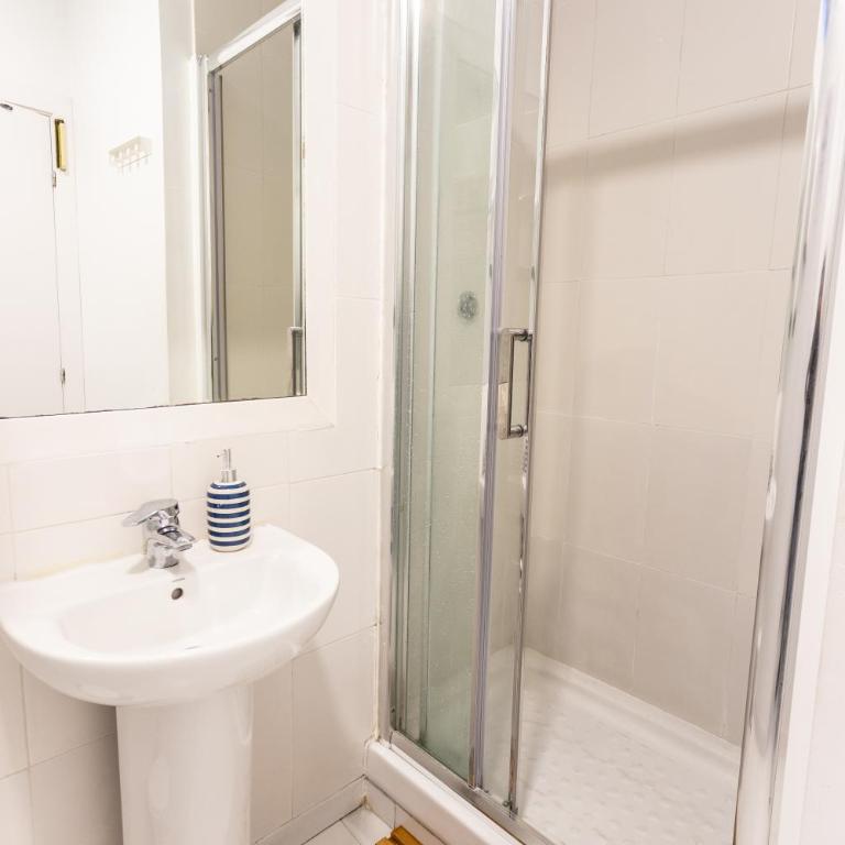 La Cocotera Boutique Hostel & Coworking - Habitación Cuádruple con litera doble y baño compartido - 4
