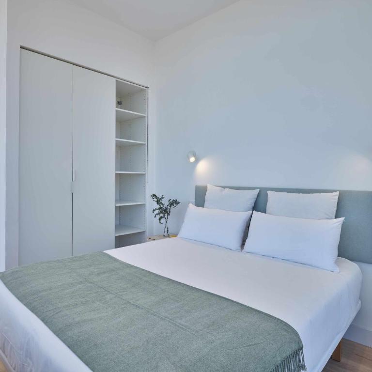 Paseo Suites Hotel - Suite with City View - 3