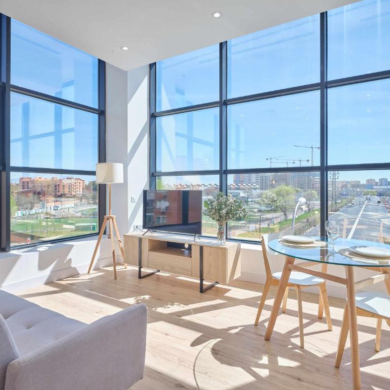 Paseo Suites Hotel - Suite with City View - 4