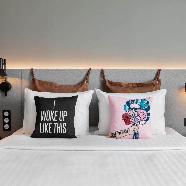 Moxy Amiens - Chambre Lit Queen-Size Confortable - 3