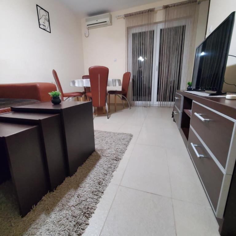 Royal Panorama Apartman & "Free Garage Parking" - Apartman sa Pogledom na Planinu - 1