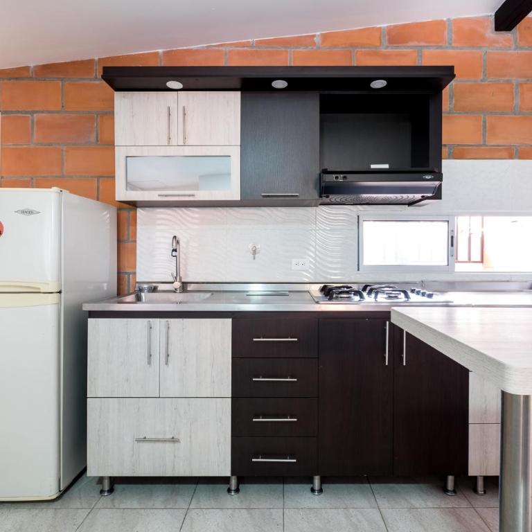 Medellin Backpacker Hostel - Deluxe Double Room - 4