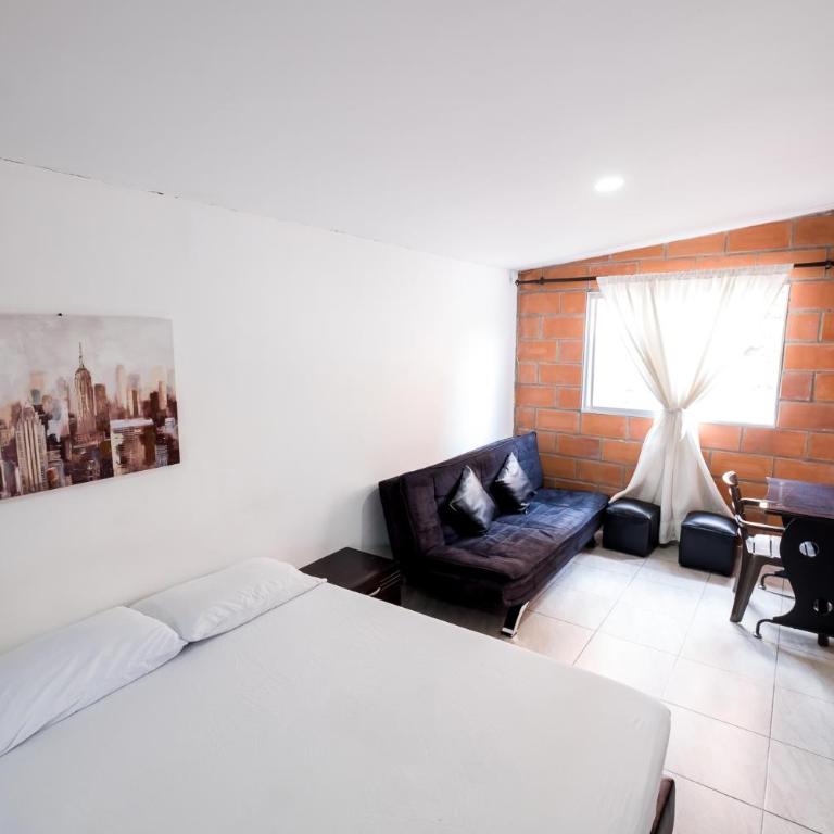 Medellin Backpacker Hostel - Deluxe Double or Twin Room - 2