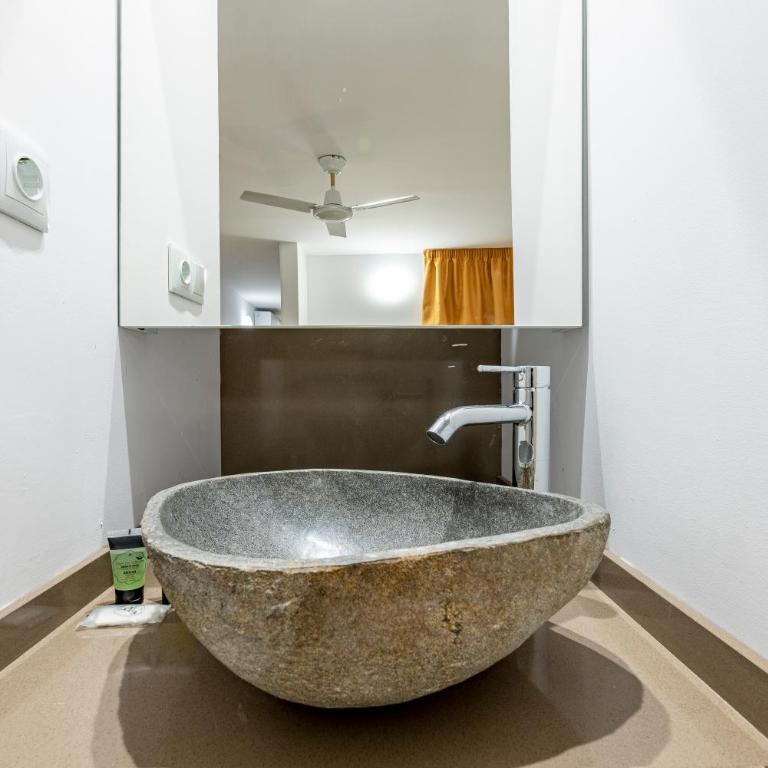 Bajo interior sin ventana en Barri Port Maritim - Apartamento de 1 dormitorio - 15