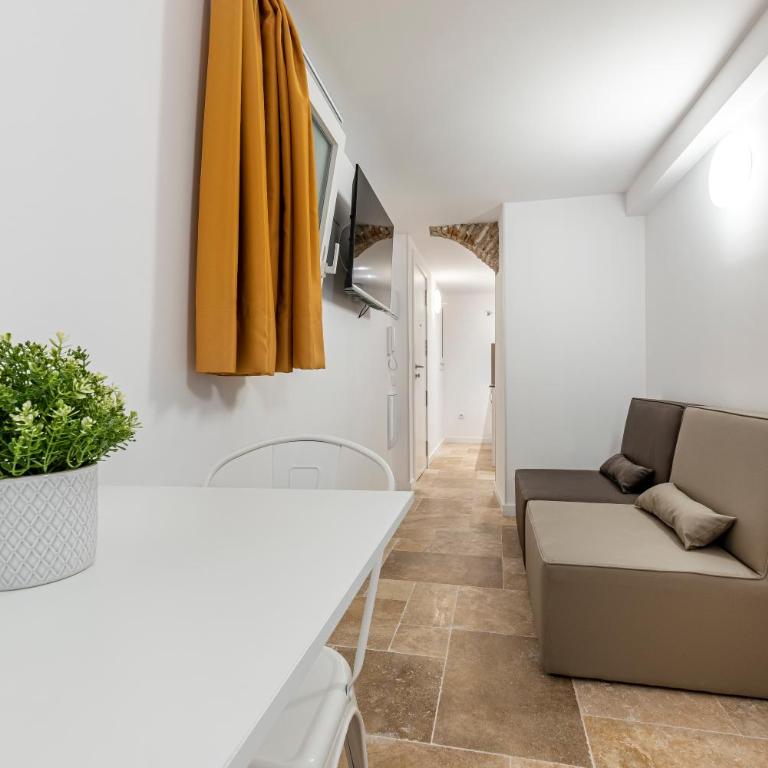 Bajo interior sin ventana en Barri Port Maritim - Apartamento de 1 dormitorio - 4