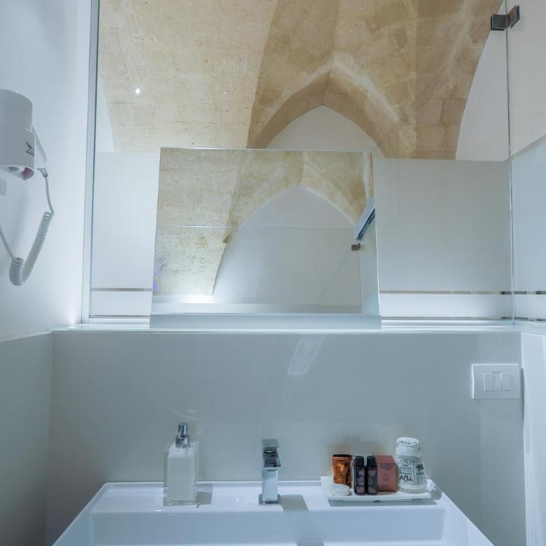 Vittorio Veneto Matera Luxury Rooms - Junior Suite with Balcony - 31