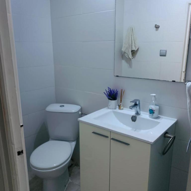 Relaxing confortable room - Double Room with Balcony - 6