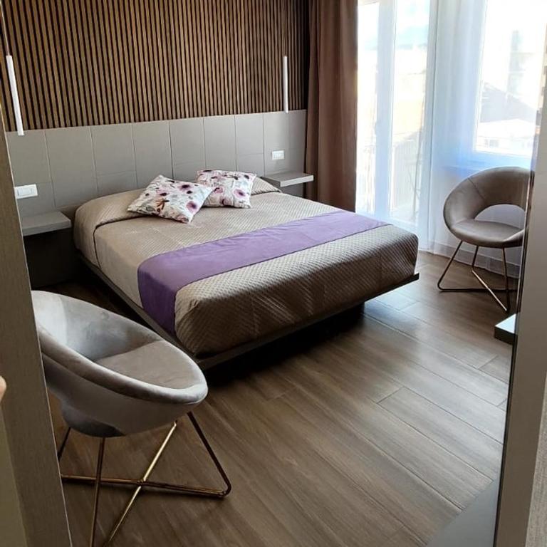Th Luxury Central - Double Room with Balcony - 1