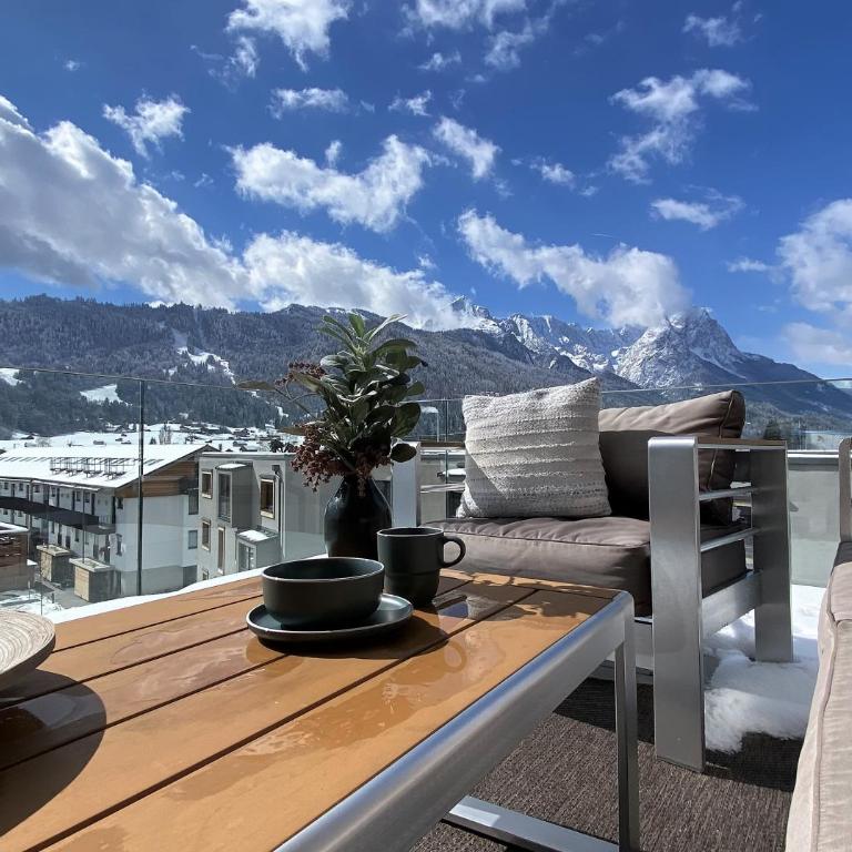 Apartment BergRoof - Two-Bedroom Penthouse with Balcony and Mountain View - 35