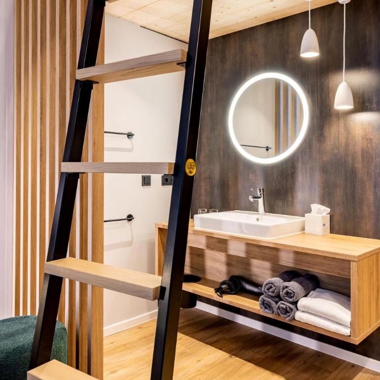 BOLLWERK Lifestyle Hotel, automatisiertes Hotel mit Self Check In - Superior Junior Suite mit Küchenzeile - 3