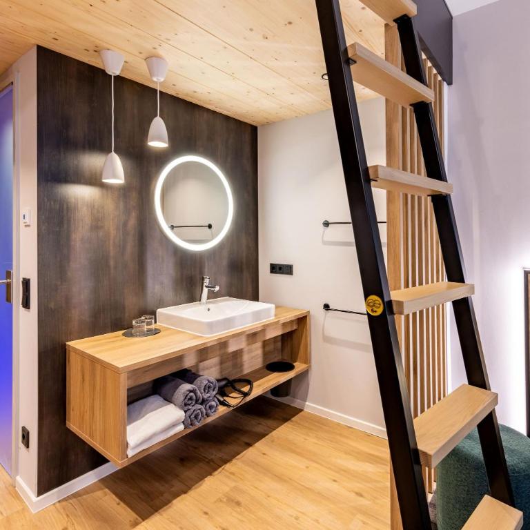 BOLLWERK Lifestyle Hotel, automatisiertes Hotel mit Self Check In - Superior Junior Suite mit Küchenzeile - 7