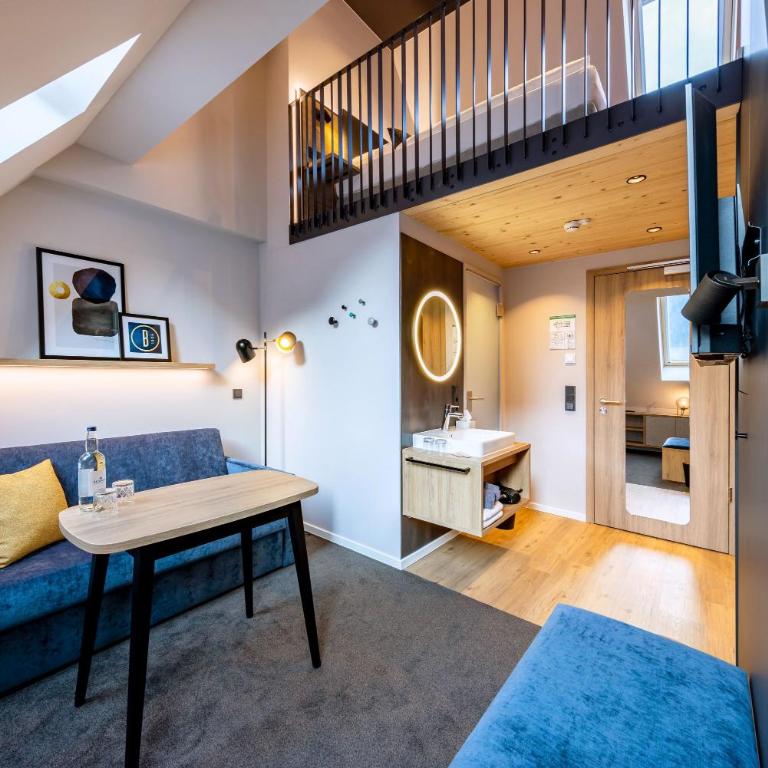 BOLLWERK Lifestyle Hotel, automatisiertes Hotel mit Self Check In - Deluxe Junior Suite mit Küchenzeile und Klimaanlage - 1
