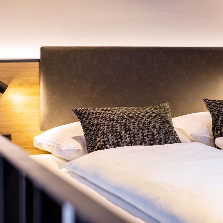 BOLLWERK Lifestyle Hotel, automatisiertes Hotel mit Self Check In - Deluxe Junior Suite mit Küchenzeile und Klimaanlage - 12