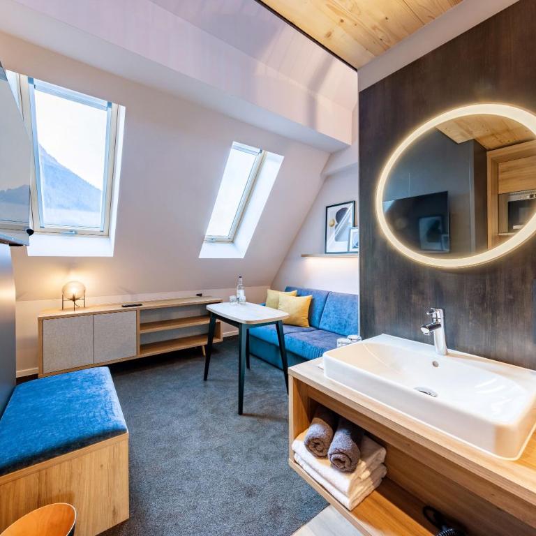 BOLLWERK Lifestyle Hotel, automatisiertes Hotel mit Self Check In - Deluxe Junior Suite mit Küchenzeile und Klimaanlage - 3