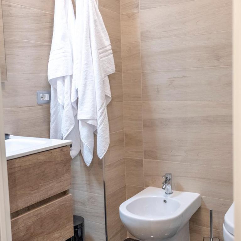 Bartolomeo 61 - Appartamento con 2 Camere da Letto - 26