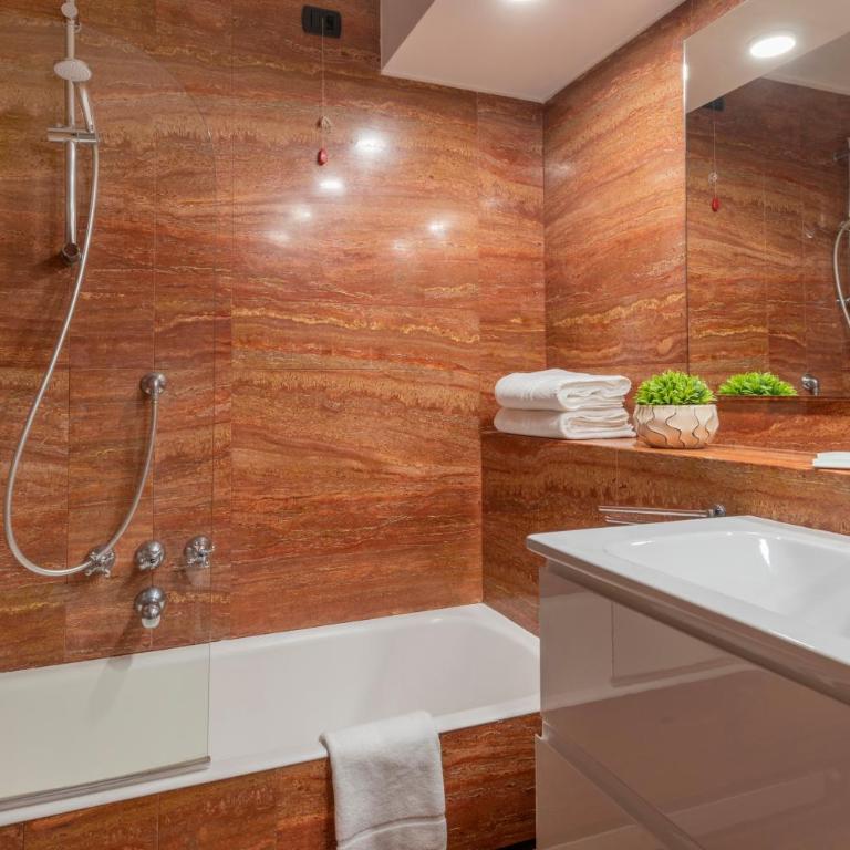 Milan Royal Suites - Centro - Studio - Via Romagnosi 4 - 5
