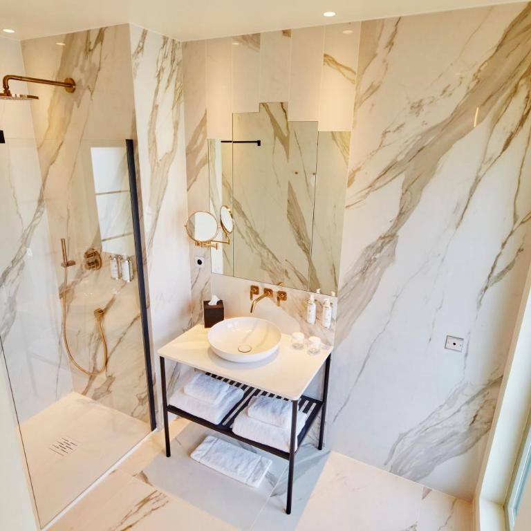 La Licorne Hotel & Spa Troyes - MGallery Collection - Chambre de Luxe avec Grand Lit - 9