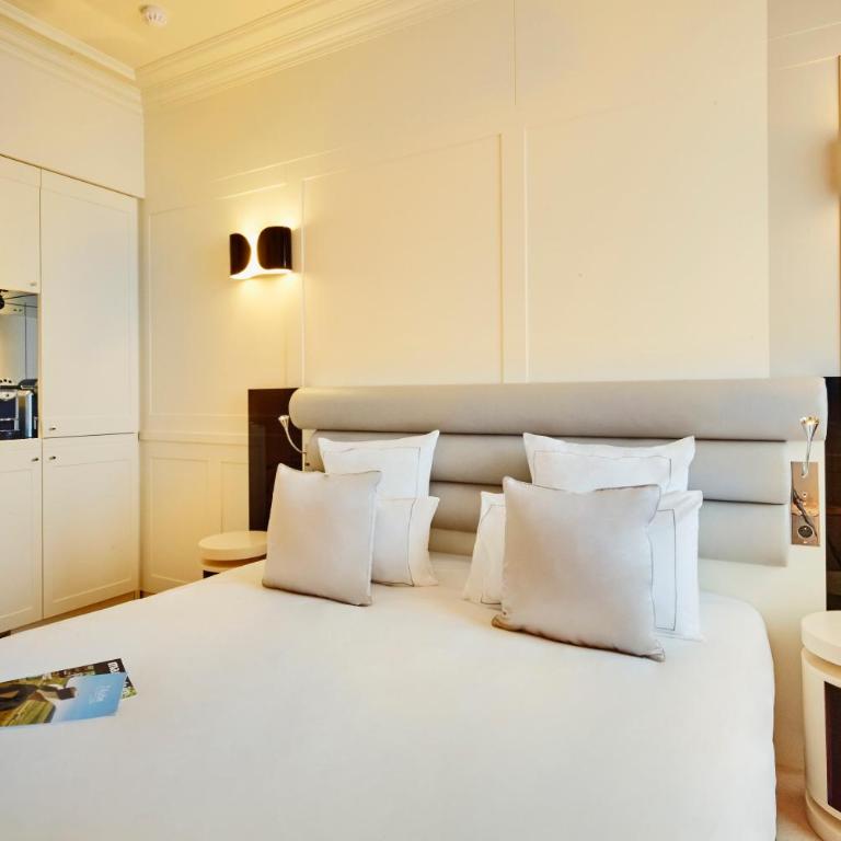 La Licorne Hotel & Spa Troyes - MGallery Collection - Chambre de Luxe avec Grand Lit - 11