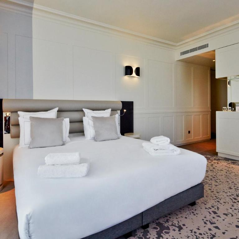 La Licorne Hotel & Spa Troyes - MGallery Collection - Chambre Deluxe avec Terrasse et Grand Lit - 6