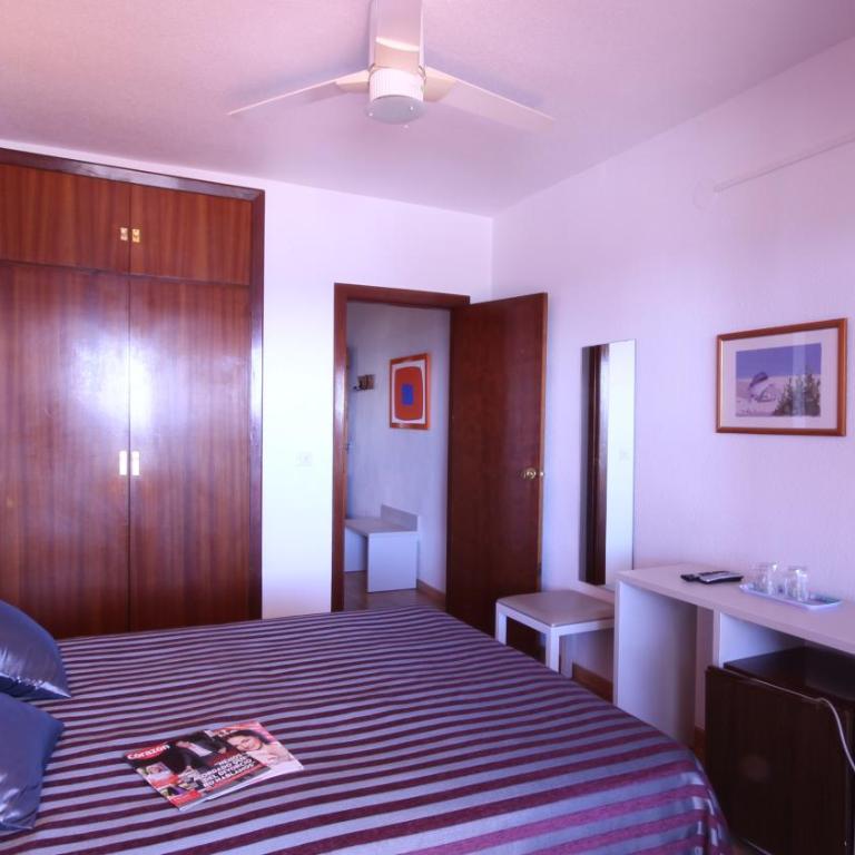 Hostal Velilla - Habitación Doble con vistas al mar - 1 o 2 camas - 11