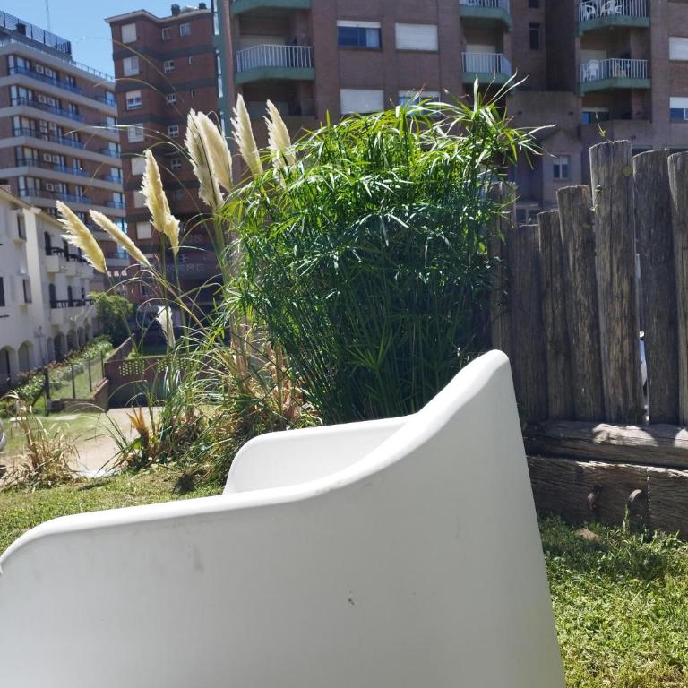 Departamento a 20 metros del mar y 1 cuadra centro. - Apartamento de 2 dormitorios - 51