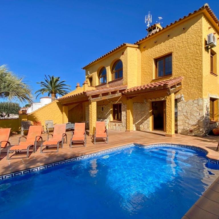 Ampuriahome Villa hosting 15, pool & mooring - Villa - 1