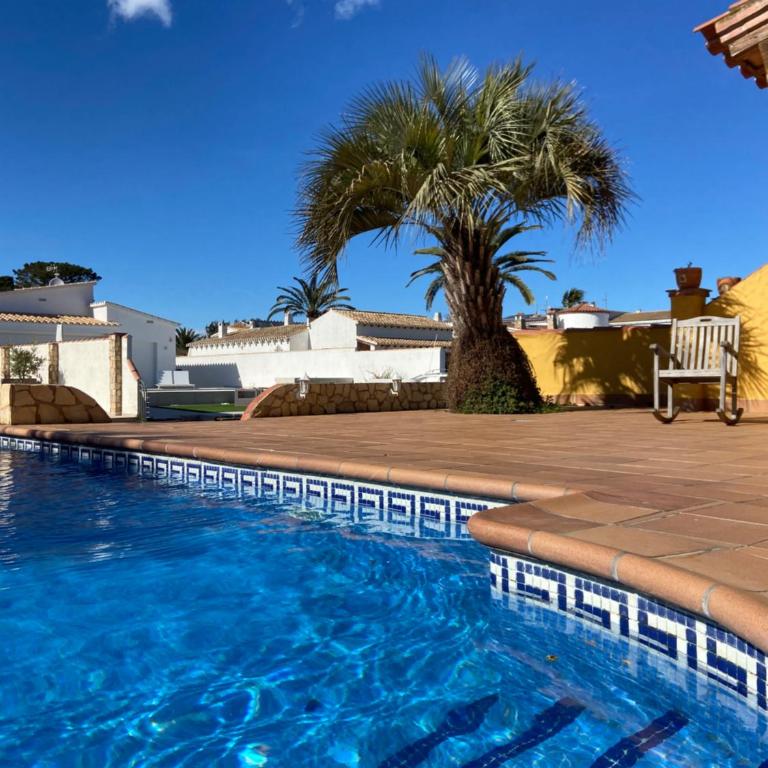 Ampuriahome Villa hosting 15, pool & mooring - Villa - 2