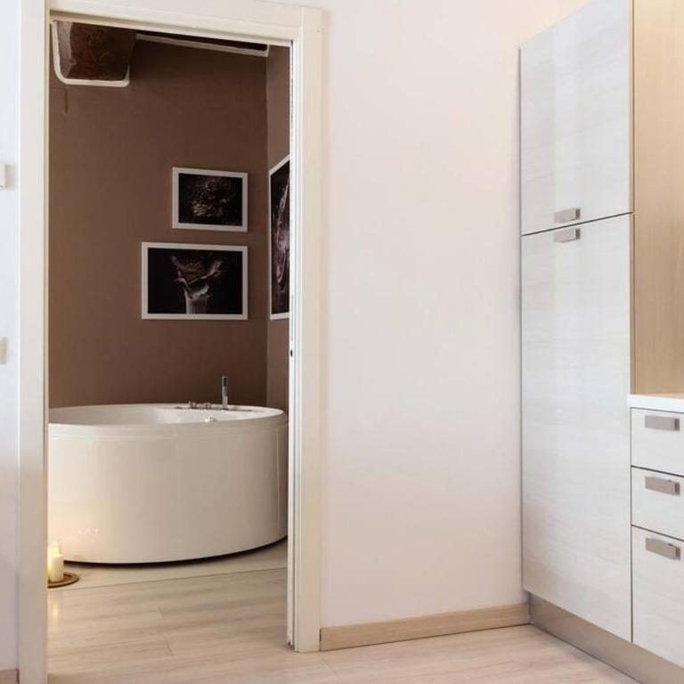 Flat with whirlpool bath in the historic centre - Appartamento con 1 Camera da Letto - 9