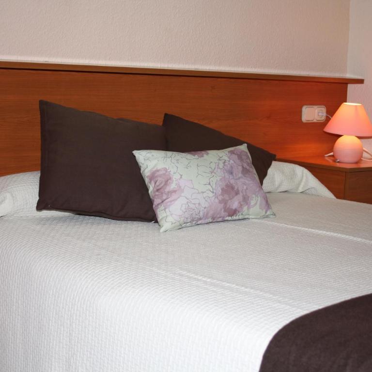 PENSIÓN Colmenero - Double Room with Shared Bathroom - 1